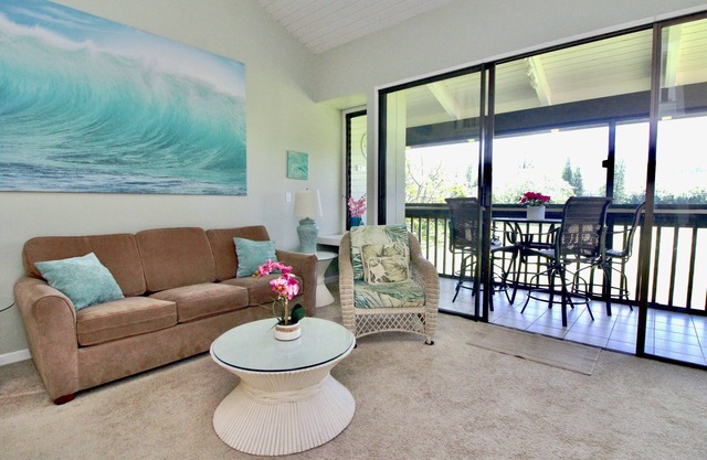 Beautiful 2nd Floor Condo w/NEW SPLIT AC! Wifi, Mountain & Golf Course views