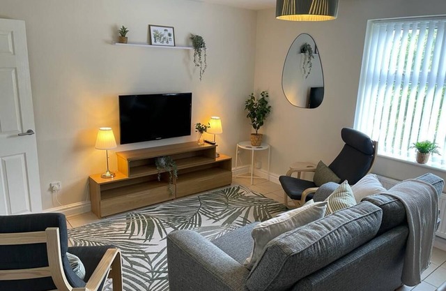 Beautiful 3 Bed, 2 Bath Apartment in Liverpool, Sleeps 7