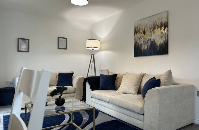 Beautiful 3 bed, Bostock House