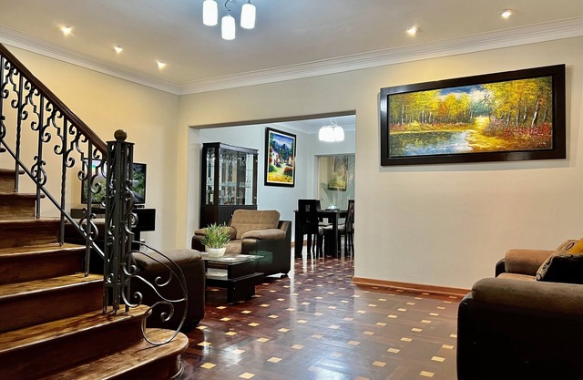 Beautiful 3 bedrooms 3.5 baths house in a great area of Miraflores - Lima