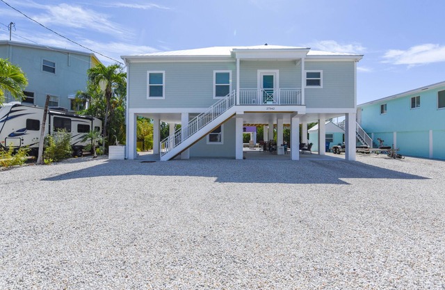 Beautiful 3 bed 2 bath canalfront home with great boating access