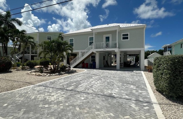 Beautiful 3 Bed 2 Bath Canal Front Home on Ramrod Key