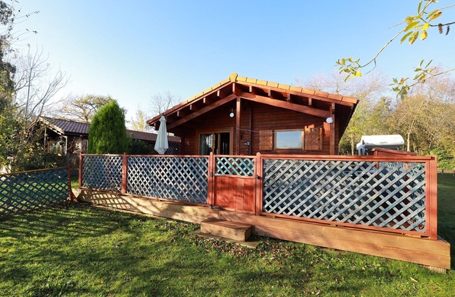 Beautiful 3 Bedroom Lodge on a Fishing Lake with Hot Tub.
