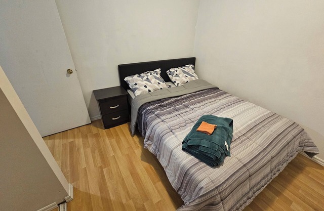 Beautiful 3 bedroom house just 20 minutes to Pearson airport