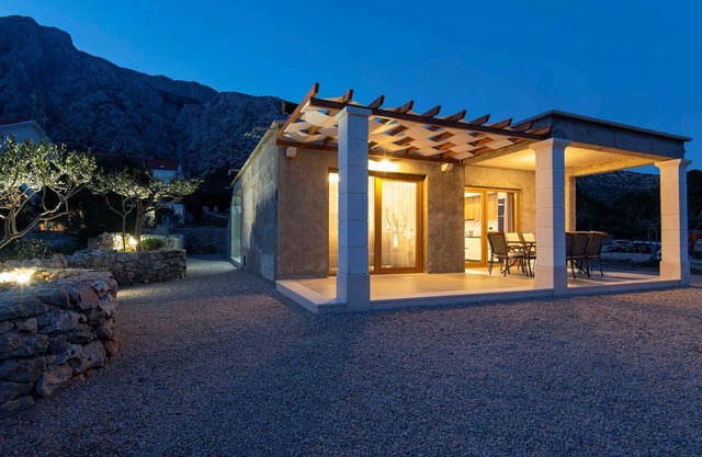 Beautiful 3-Bedroom Holiday Home with amazing sea view!