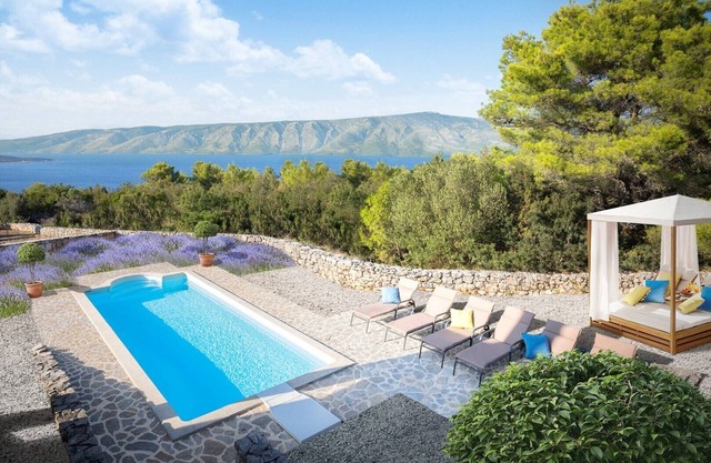 Beautiful 3-bedroom villa Susanna with private pool and sea view