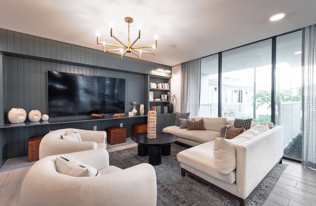 Beautiful 3 bedroom oasis close to downtown