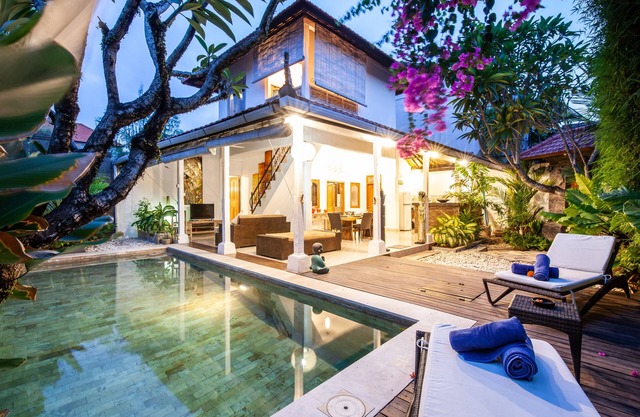 Beautiful 3 Bedroom Private villa with Tropical Vibes in the Heart of Seminyak