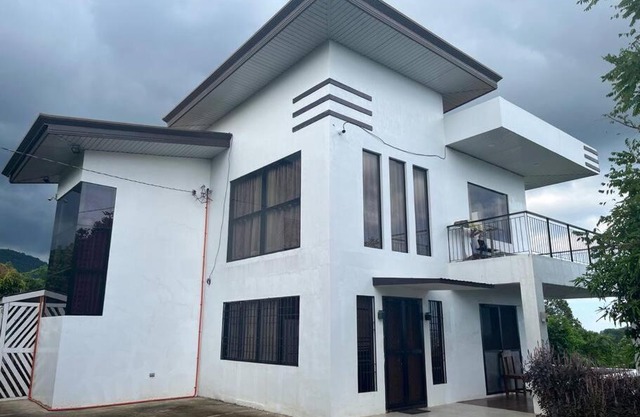 Beautiful 3 bedroom vacation home with view.