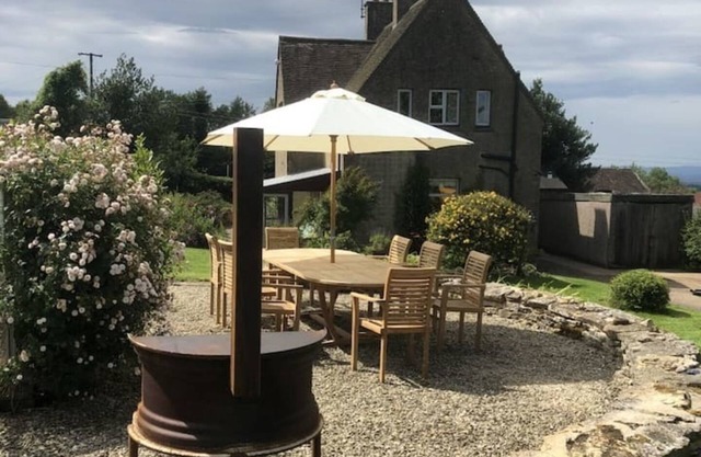Beautiful 3 Bedroomed Cotswolds Farmhouse