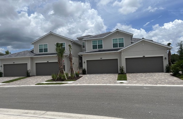 Beautiful 3 BR Coastal Coach Home at Heritage Landing!