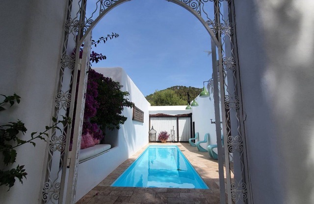 Beautiful 300 year old Mother panorama sea sunset views Pool and Jacuzzi