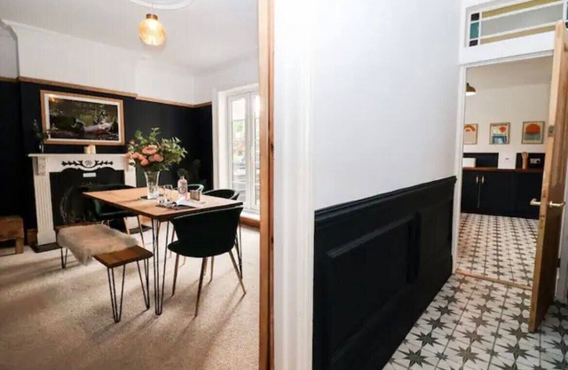 Beautiful 4 Bed Beach House - Pool table & Parking