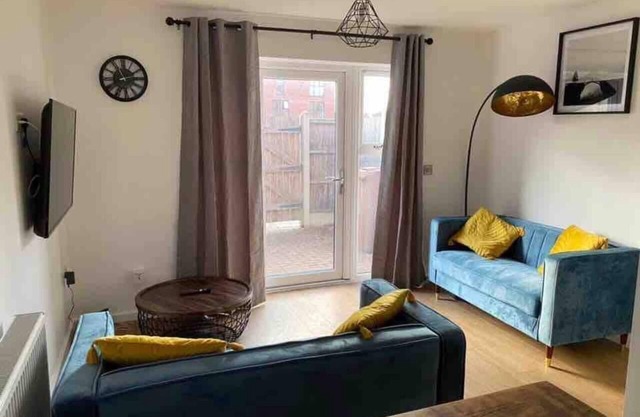Beautiful 4-Bed House in Lincoln- close to Centre
