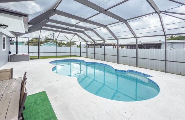 Beautiful 4-bedroom house in Heart of Miami Gardens with POOL, AC and WiFi