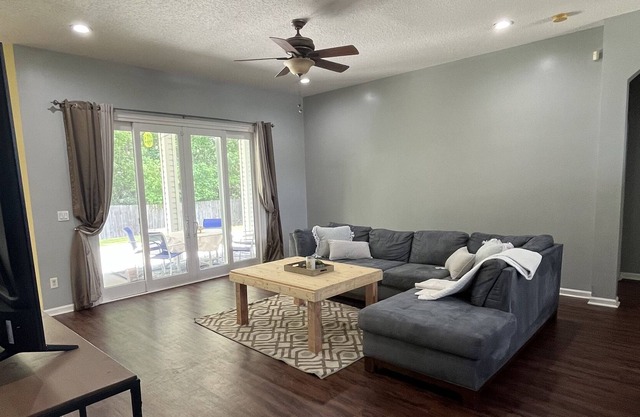 Beautiful 4 bedroom / 2 bathroom home!