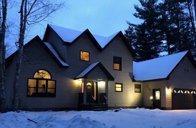 Beautiful 4 bedroom 2 bath home on the Au Train River blocks from the beach