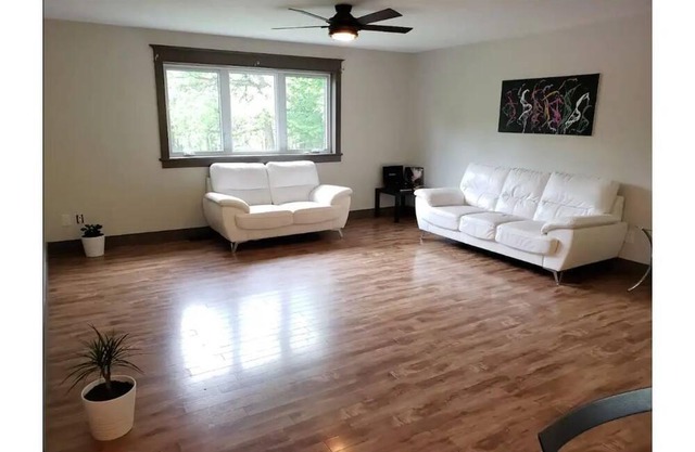 Beautiful 4 Bedroom 2bath Cottage on 3 Acre Wooded Land