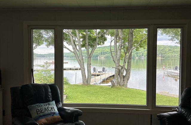 Beautiful 4 Bedroom Cottage on Faraday Trout Lake