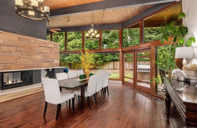 Beautiful 4 bedroom home in the heart of Auburn with indoor fireplace