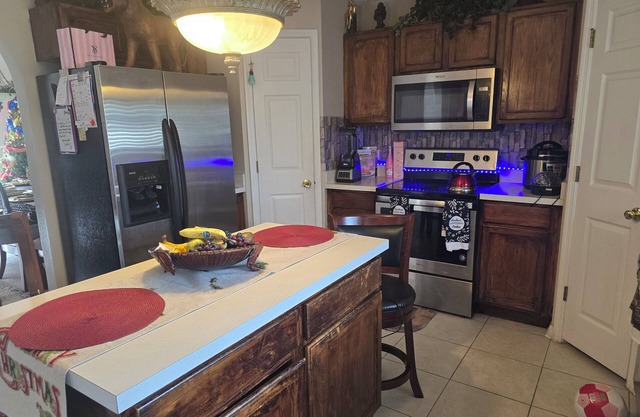 Beautiful 4-bedroom house ,AC and WiFi in Deltona, 35 min from Disney,Universal