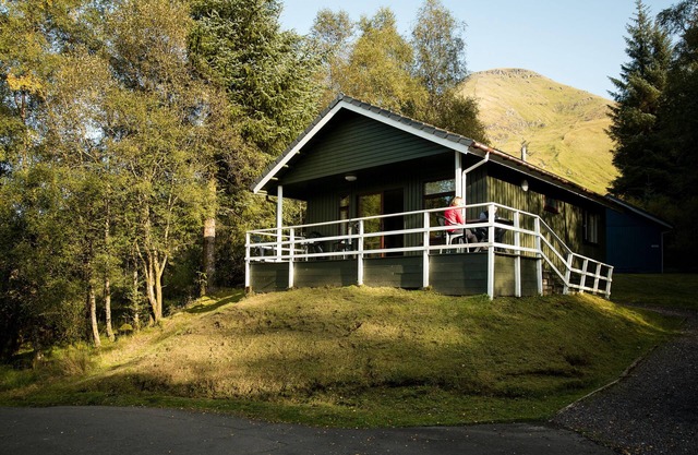 Beautiful 4 star 2 bedroom chalet with stunning loch and mountain views