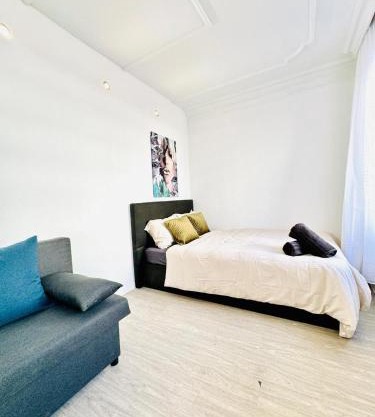 Beautiful 4BR Apt for up to 12P 10 Min to FAC Platz