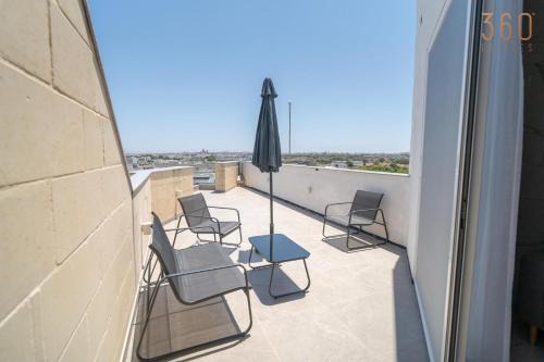 Beautiful 4BR penthouse with large terrace with WIFI