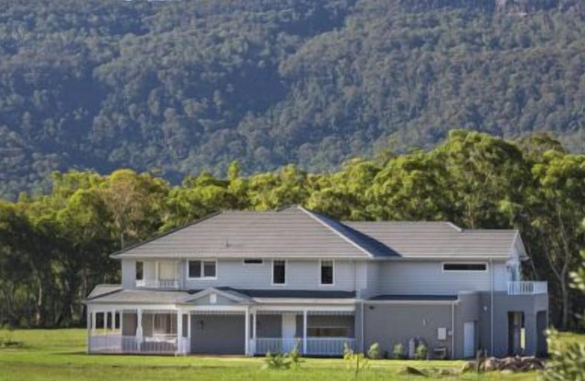 Beautiful 5 bedroom luxury home just 5 minutes to the centre of the village