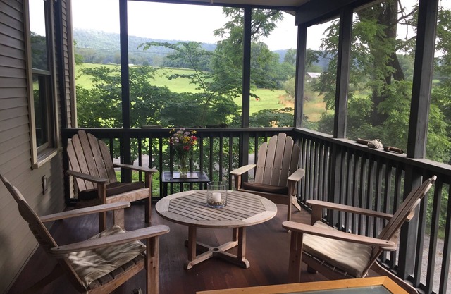 Beautiful, 5-bedroom country home10 minutes from Penn State and the Stadium
