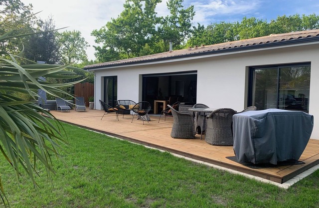 Beautiful 5-star villa - 4km from beaches via cycle path