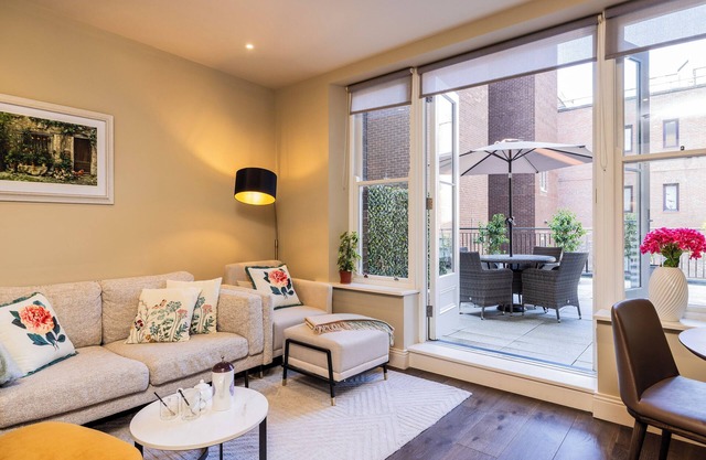 Beautiful 5 star 2 Bed Apartment in Dublin City Centre with terrace
