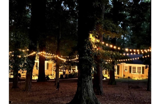 Beautiful 6 acre retreat, w/4 bedrooms & 5 baths