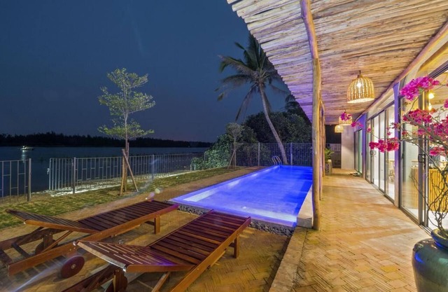 BEAUTIFUL, 6 BED, 7 BATH PRIVATE POOL & BEACH VILLA. AMAZING VIEWS & SERVICE :-)