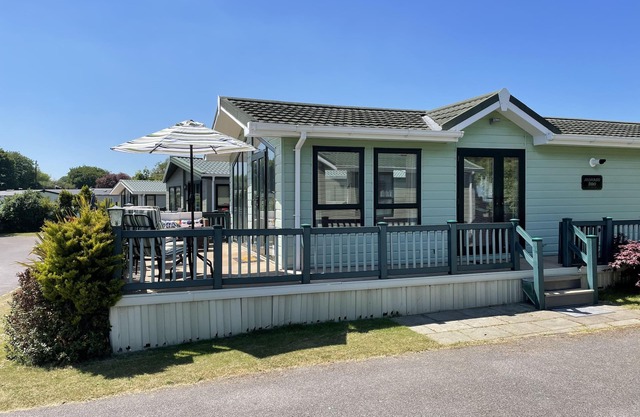 Beautiful 6 berth lodge at Cherry Tree Holiday Park ref 70002TG