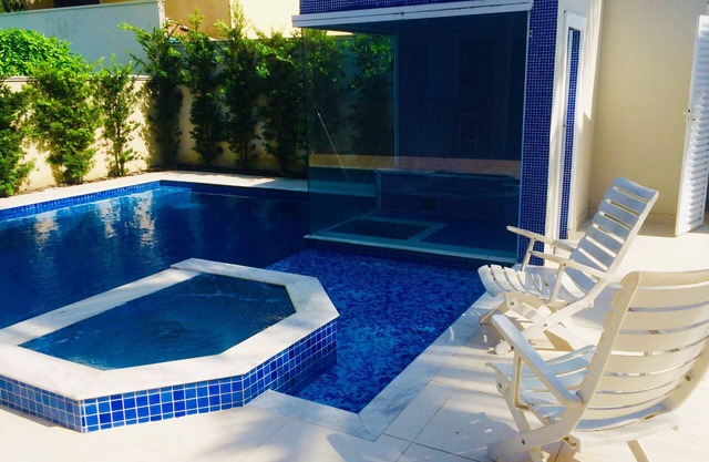 Beautiful!6 SUITES!air condPOOL!CHURRASQ !Hydro!Sauna, fitness, WIFI, tv channels!