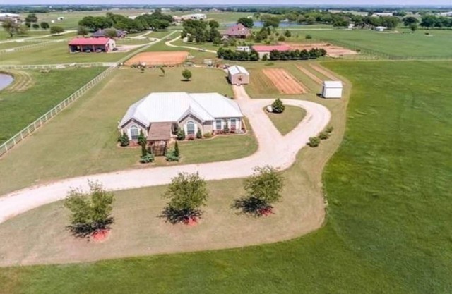 Beautiful 8.5 acres farm house with sunroom and basketball court