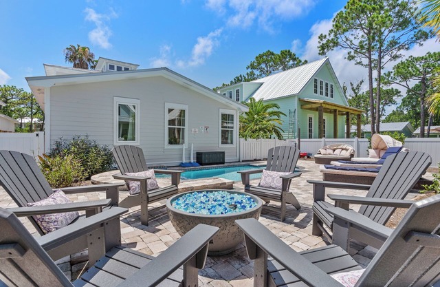 Beautiful 8-bedroom house Sleeps 24 in Santa Rosa Beach. Private Pool & Hot Tub
