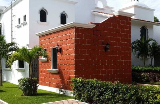Beautiful 8 People townhouse villa located in Playacar Phase 2