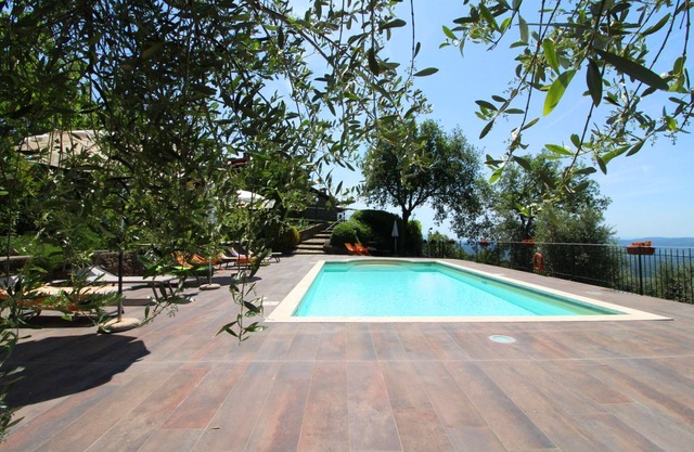 Beautiful apartment for 6 people with pool, WIFI, TV, pets allowed and parking