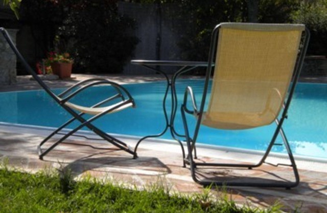 Beautiful apartment in villa for 2 people with pool, TV, patio, pets allowed and parking