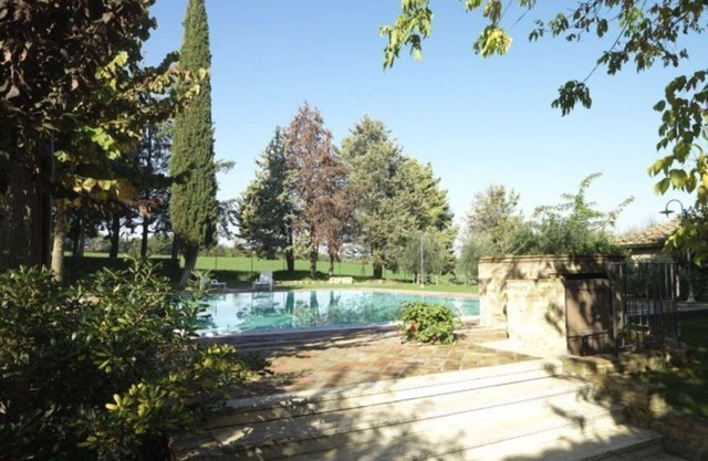 Beautiful apartment in villa for 4 people with pool, TV, patio, pets allowed and parking
