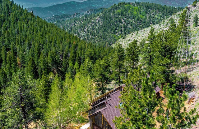 Beautiful Adult Themed Mountain house with WiFi in Idaho Springs