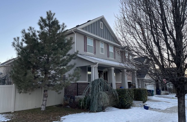 Beautiful and Clean Sandy Home close to Trax Station