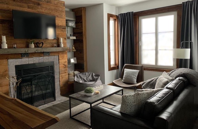Beautiful and cozy ski-in| ski-out condo in Mont-Tremblant's pedestrian village