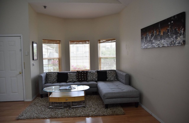 Beautiful and Cozy Home Near Intel, Nike Employee Store and Everything Elses!