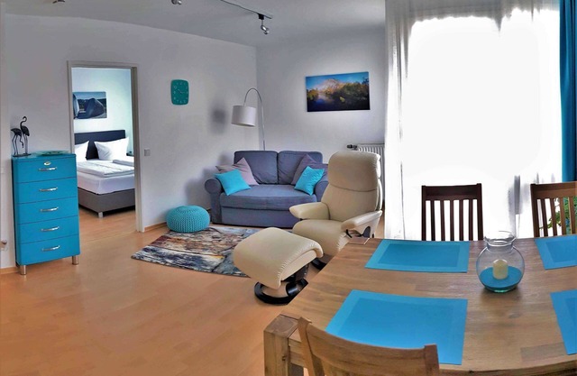 Beautiful and quiet 2-room feel-good apartment - balcony, WLAN, TV, spa area