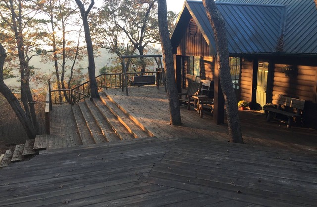 Beautiful and roomy two bed, two bath cabin nestled in the Kiamichi Mountains