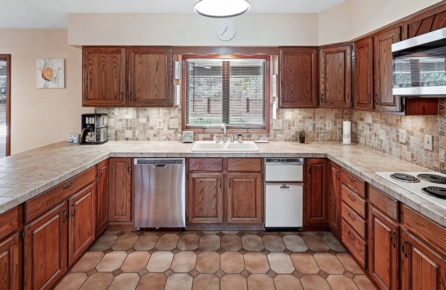 Beautiful and Serene 7BR Oasis with Private Pond