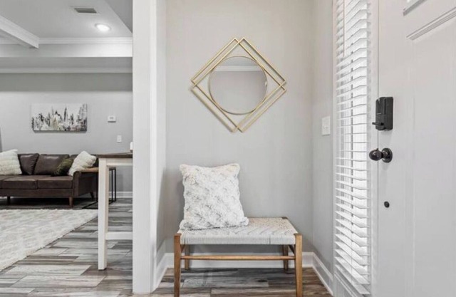 Beautiful and Spacious 3 BR/2BA with KING bed